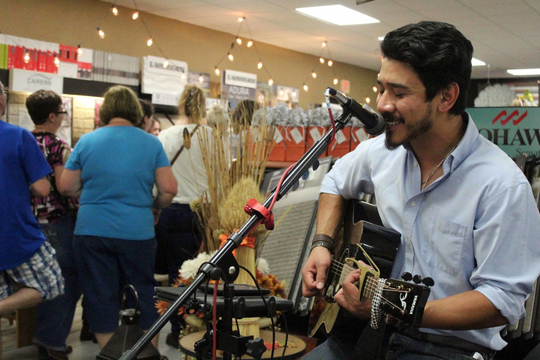 Andrew Tilander preforms